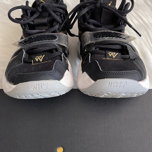 Jordan Kids Why Not Zero.3 Black/White/Gold Sneakers Size 6.5Y - Picture 5 of 12